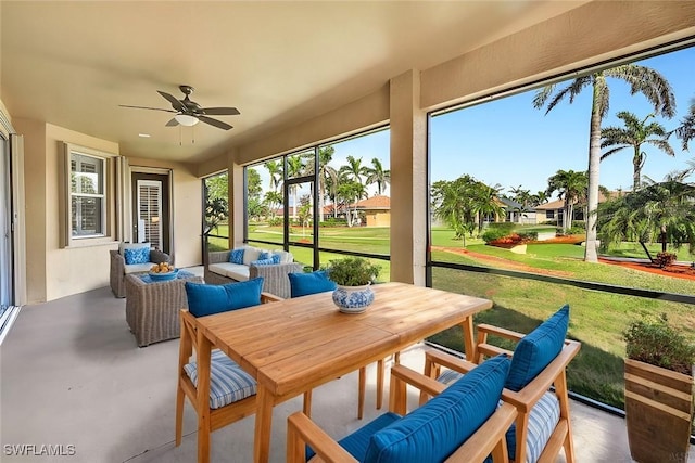 sunroom with ceiling fan