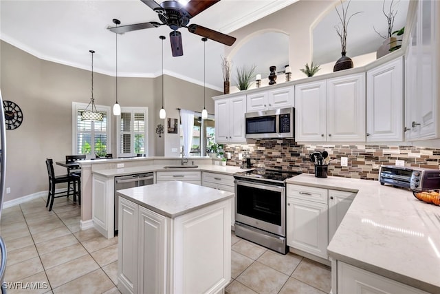 kitchen featuring sink, hanging light fixtures, a center island, kitchen peninsula, and stainless steel appliances