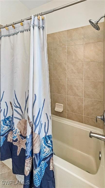 bathroom with shower / tub combo with curtain