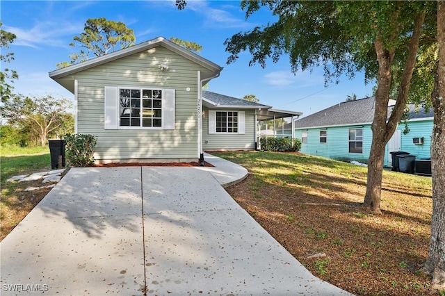 view of front of property with a front lawn