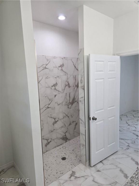 bathroom featuring a tile shower