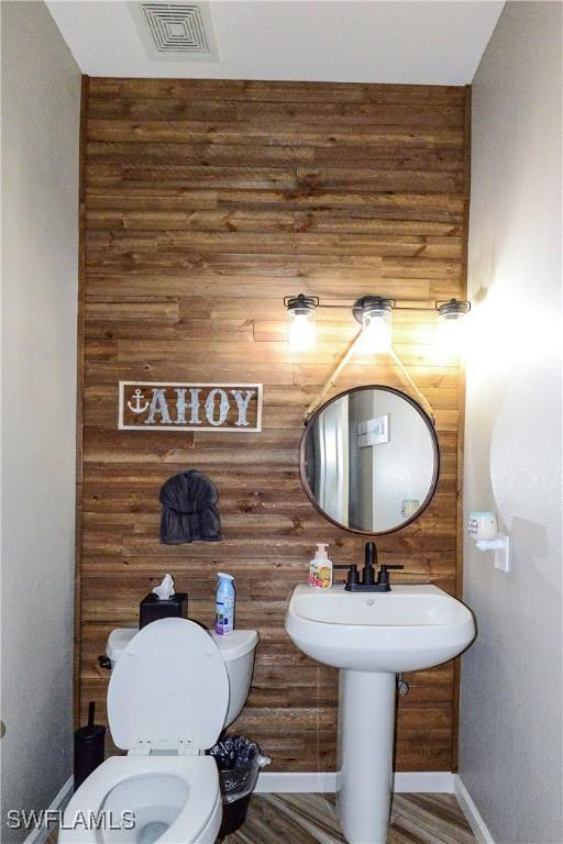 bathroom with sink and toilet