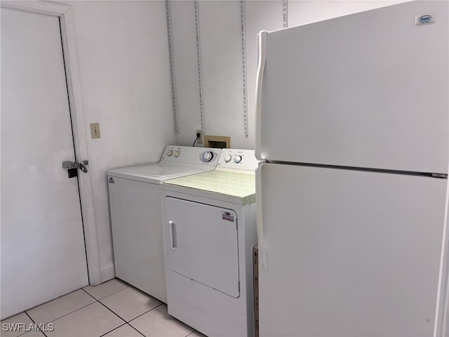 washroom featuring laundry area, light tile patterned flooring, and independent washer and dryer