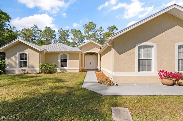 single story home featuring a front lawn