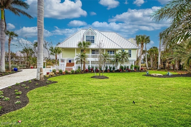 view of front of house featuring a porch and a front lawn