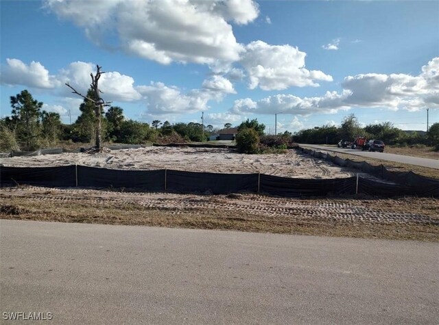 Listing photo 2 for 3319 28th St SW, Lehigh Acres FL 33976