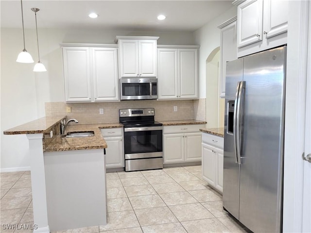 kitchen with sink, white cabinetry, hanging light fixtures, kitchen peninsula, and stainless steel appliances