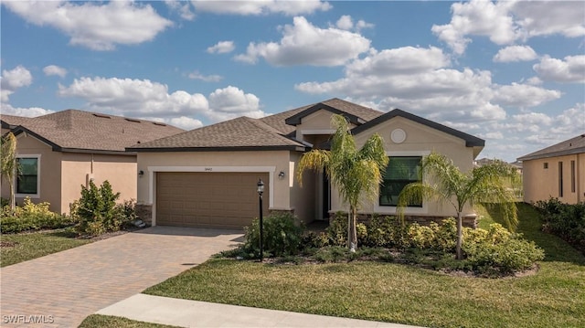 view of front of house featuring a garage and a front yard