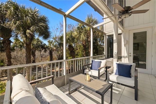 sunroom featuring ceiling fan