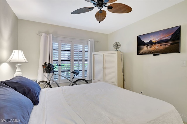 bedroom with ceiling fan