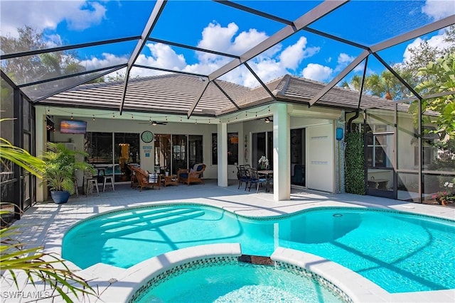 view of swimming pool with outdoor dining space, a patio, a ceiling fan, and a pool with connected hot tub