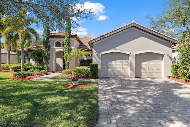 view of front facade featuring a garage and a front yard