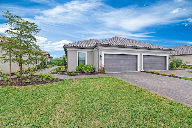 view of front of house featuring a garage and a front yard