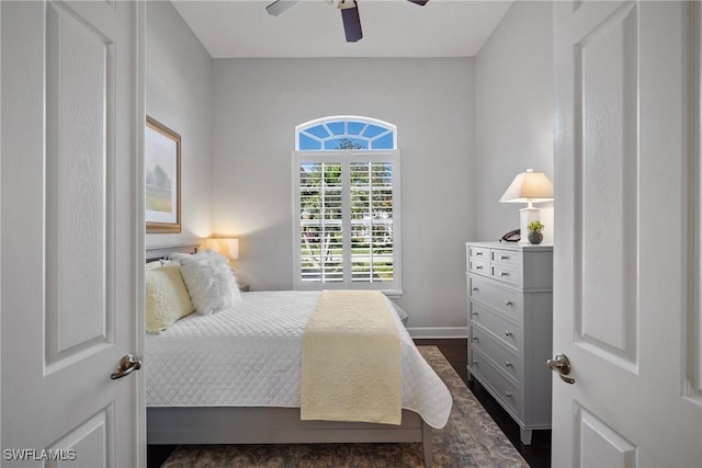 bedroom with ceiling fan