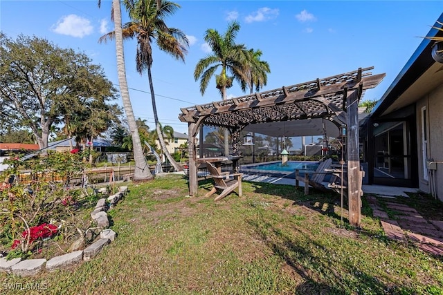 view of yard featuring a pergola