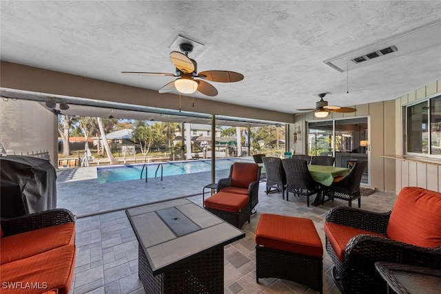 sunroom with ceiling fan