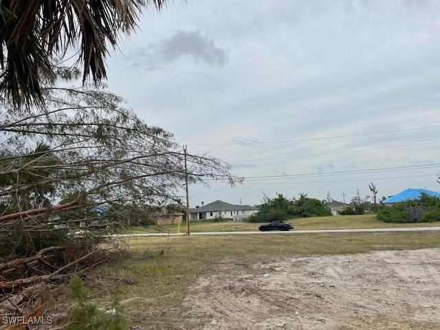 Listing photo 3 for 2312 NW 34th Ave, Cape Coral FL 33993