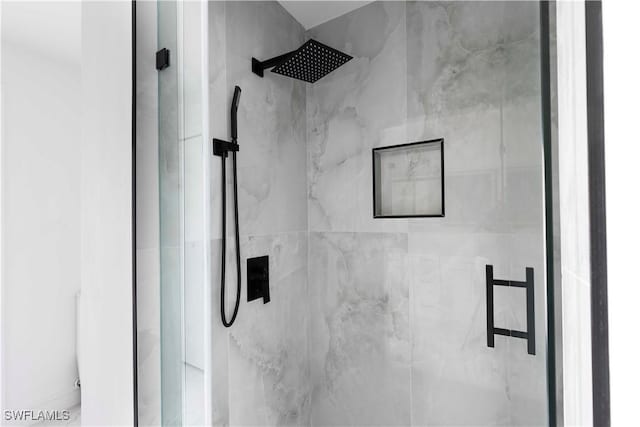 interior details with a tile shower