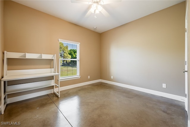 empty room featuring finished concrete floors, ceiling fan, and baseboards