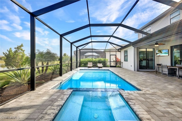 view of swimming pool with a lanai, ceiling fan, and a patio area