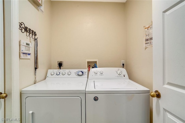 laundry room with washing machine and clothes dryer