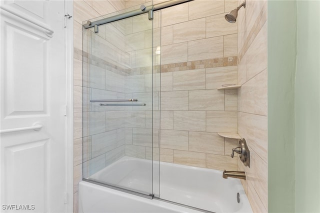 bathroom with enclosed tub / shower combo