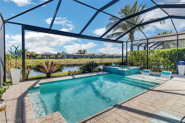 view of swimming pool featuring an in ground hot tub, a water view, a patio area, and a lanai