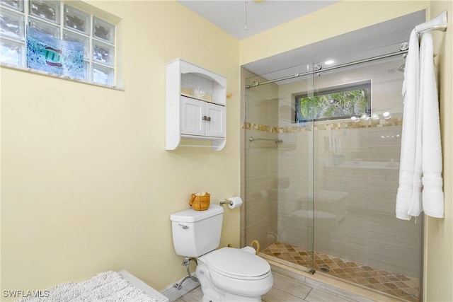 full bath featuring a stall shower and toilet