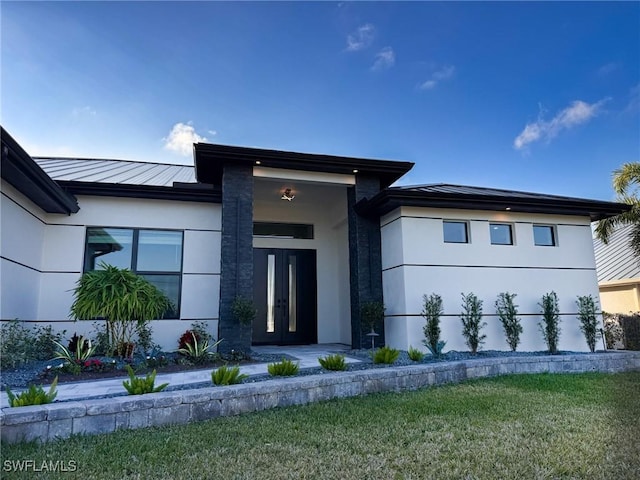 view of front facade with a front yard