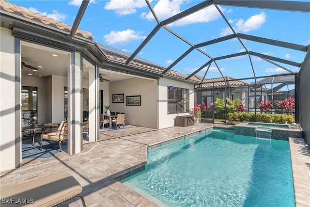 view of swimming pool featuring an in ground hot tub, a lanai, ceiling fan, and a patio