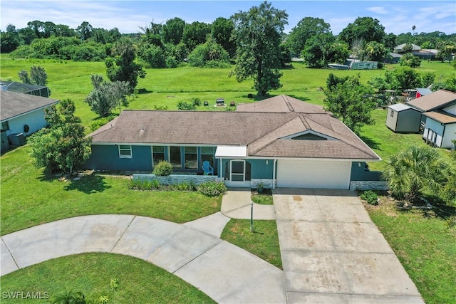 view of front of home featuring a front lawn