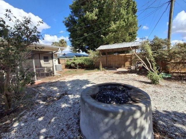 view of yard featuring a fire pit