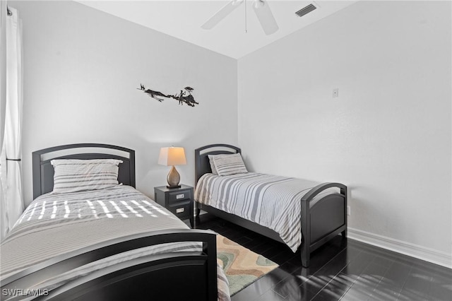 bedroom with ceiling fan