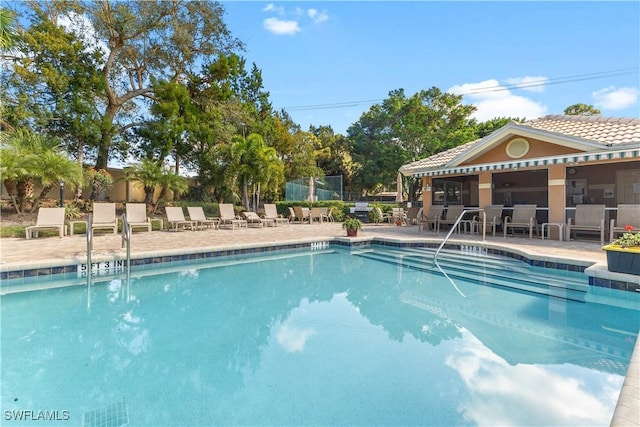 view of swimming pool