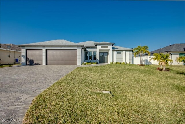 view of front of house featuring a garage and a front yard