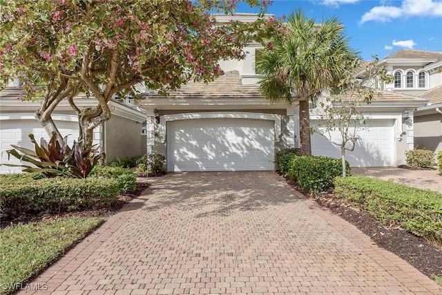 view of front facade featuring a garage