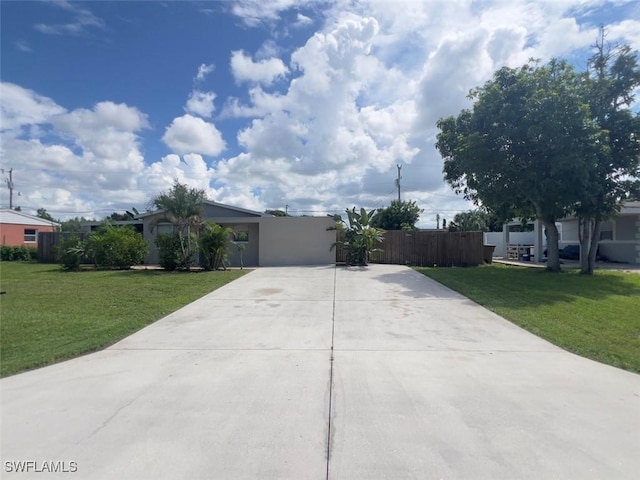 view of front facade featuring a front lawn