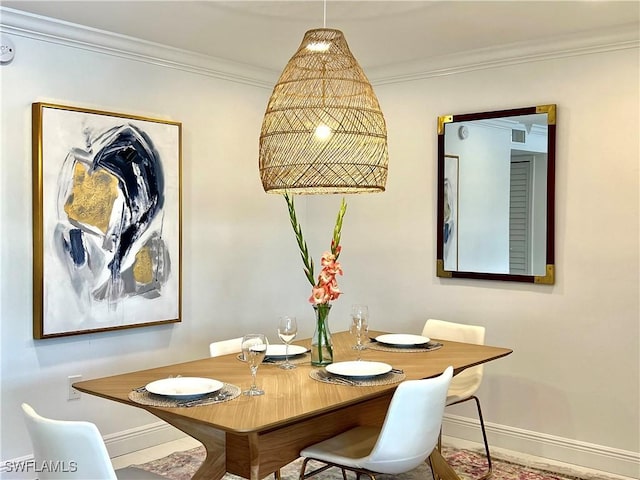 dining area with ornamental molding