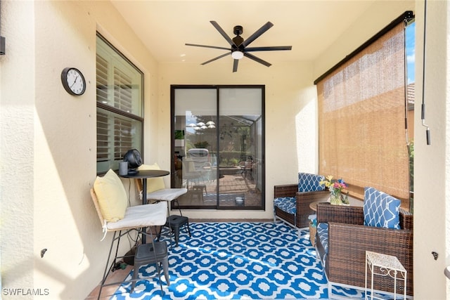 sunroom with ceiling fan