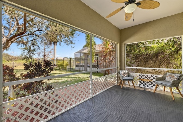 sunroom with ceiling fan