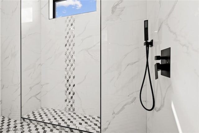 details with a tile shower