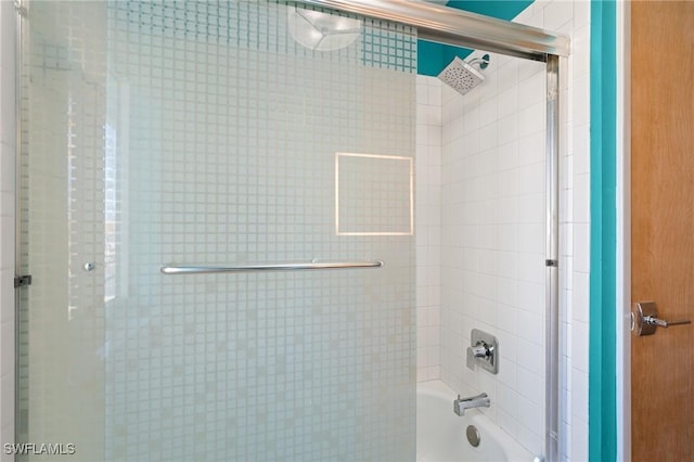 bathroom with combined bath / shower with glass door