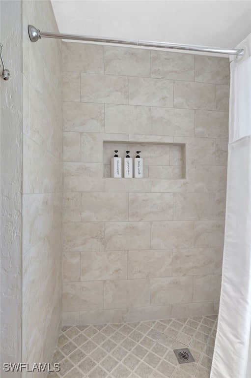 5370/5372 Palmetto St, Fort Myers Beach, FL 33931 - bathroom featuring tiled shower