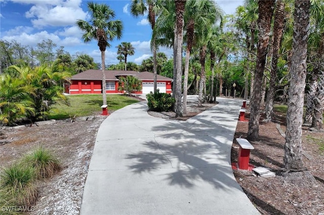 view of front of house featuring a garage, driveway, and a front lawn