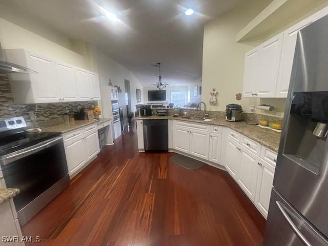 kitchen featuring appliances with stainless steel finishes, kitchen peninsula, sink, and white cabinets