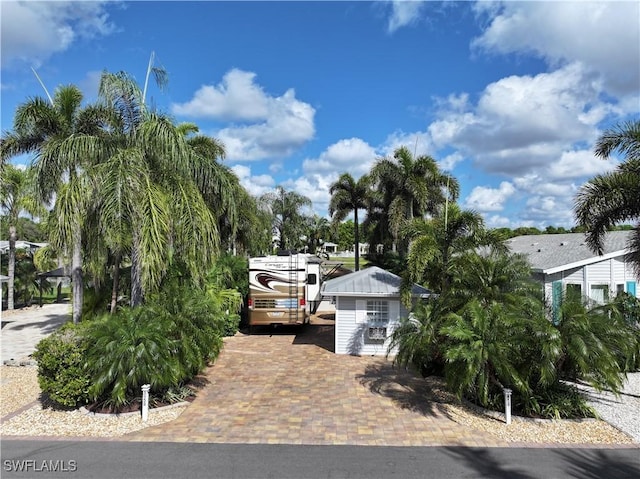 Listing photo 2 for 5958 Brightwood Dr, Fort Myers FL 33905