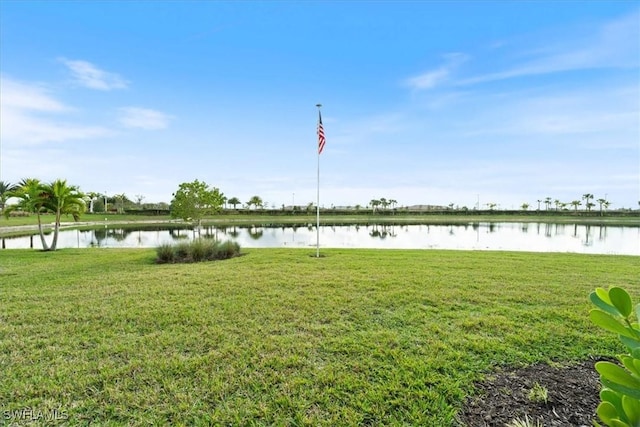 view of yard featuring a water view