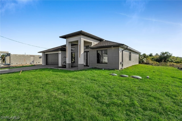 view of front facade with a garage and a front lawn