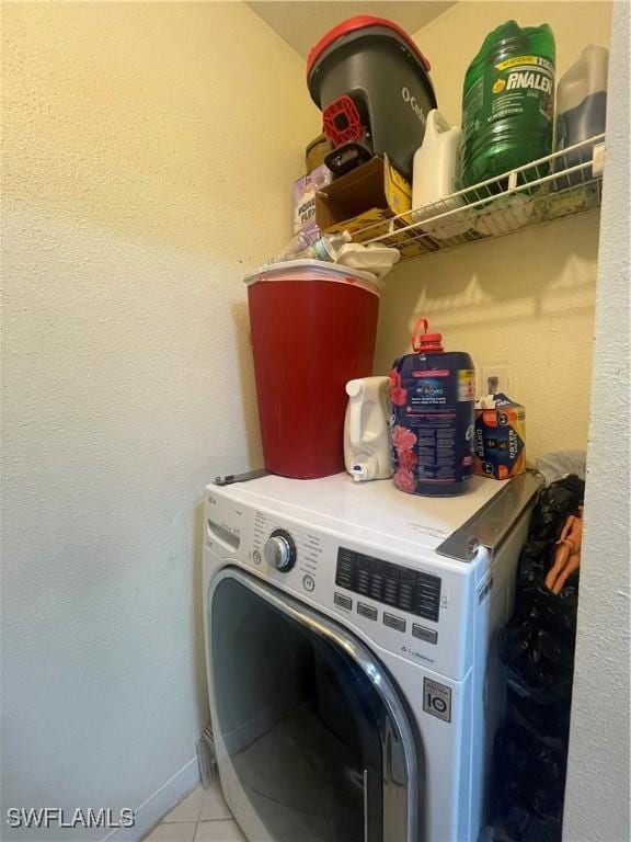 laundry room featuring washer / clothes dryer and light tile patterned floors