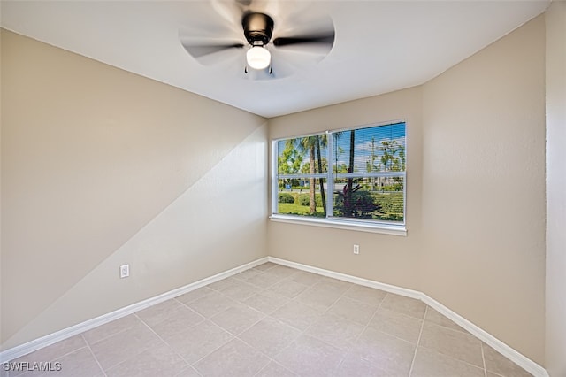 empty room featuring ceiling fan